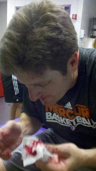 Illustration for article titled Phoenix Mercury Practice With Mayor, Break His Nose